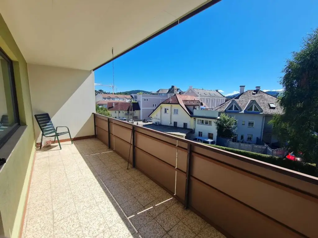 Tolle 4-Zimmer-Wohnung in Toplage von Feldkirchen – mit Loggia und eigener Garage
