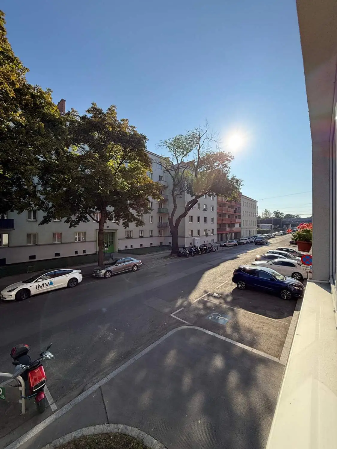 Sonnendeck-Terrasse im Innenhof, schön aufgeteilte 2-Zimmer Neubauwohnung