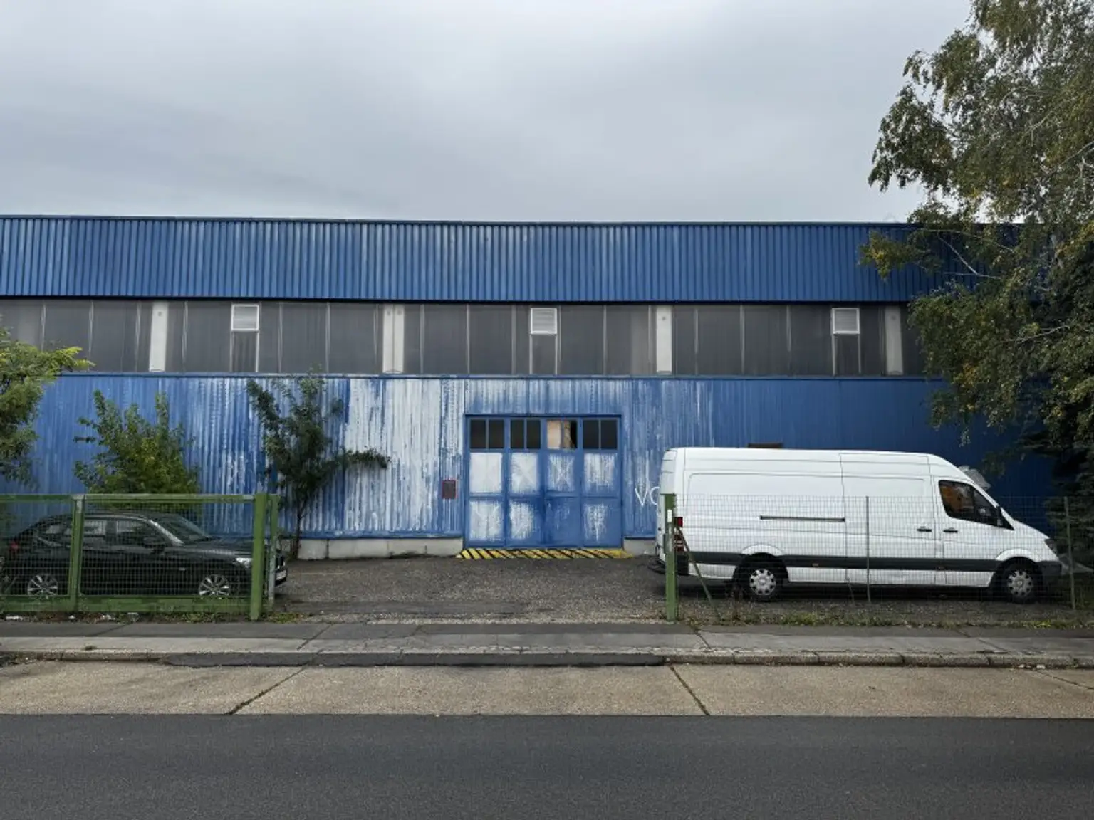 Moderne Halle mit 7 m Höhe und LKW-Zufahrt – ca. 4.445 m² im 21. Bezirk. Flexibel Nutzbar