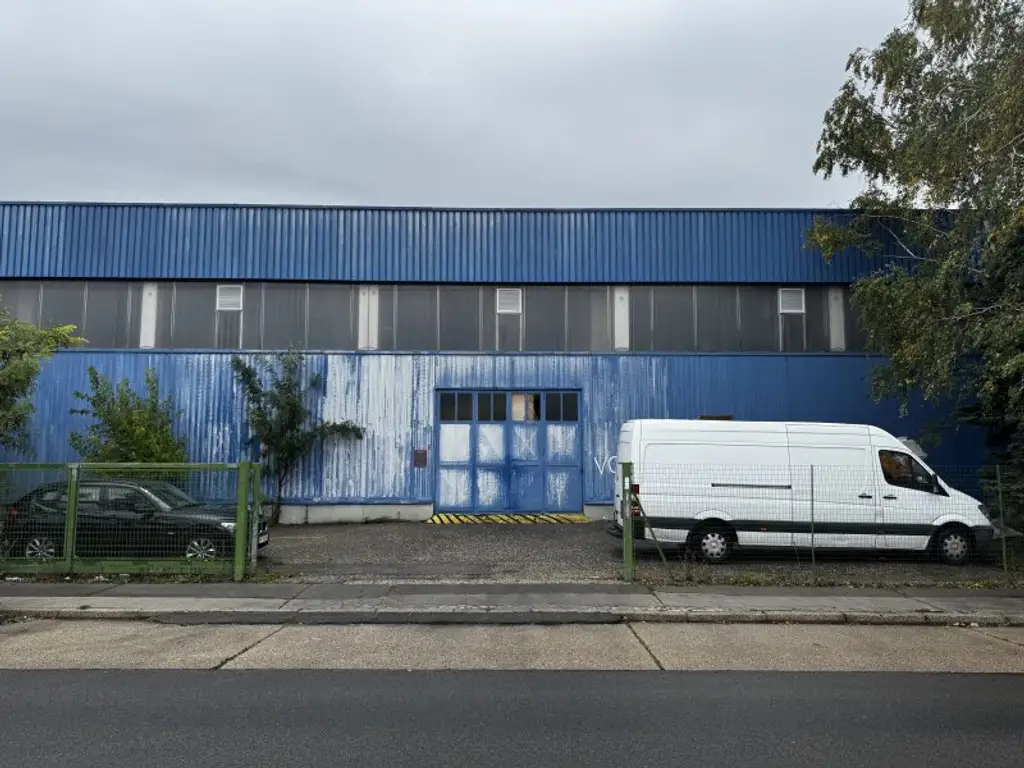 Moderne Halle mit 7 m Höhe und LKW-Zufahrt – ca. 4.445 m² im 21. Bezirk. Flexibel Nutzbar