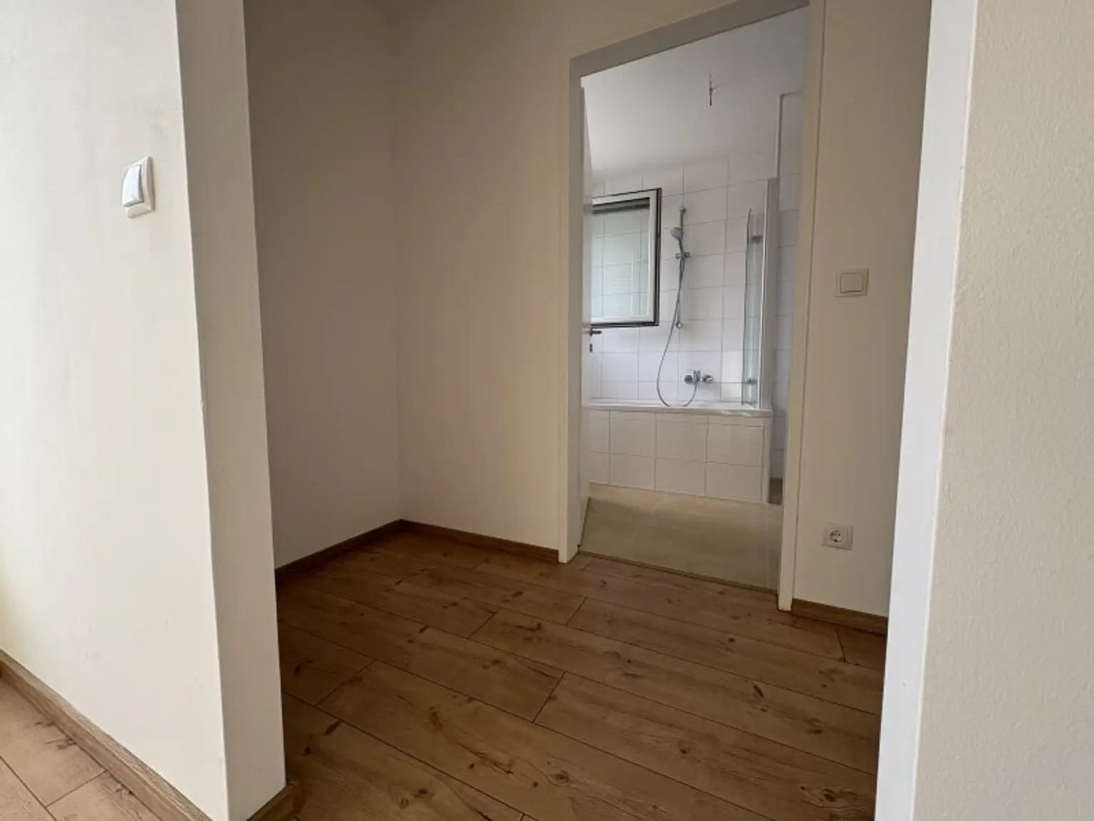 Sonnige 2-Zimmer Wohnung mit zwei Terrassen (Parkplatz inkl.)