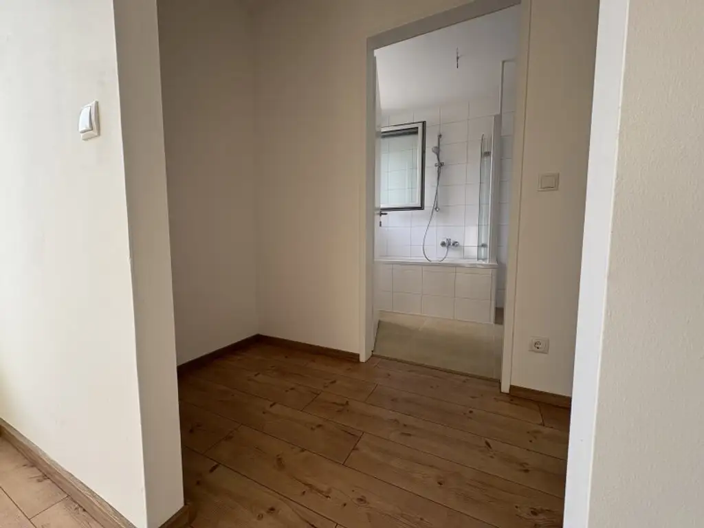 Sonnige 2-Zimmer Wohnung mit zwei Terrassen (Parkplatz inkl.)