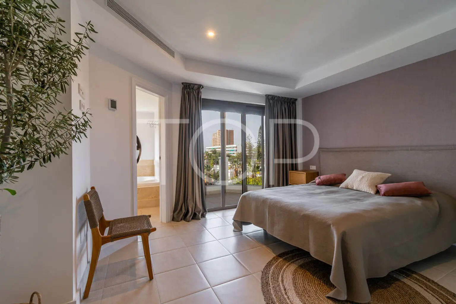 Atanaus-Los-Cristianos-Bedroom-Tenerife -8