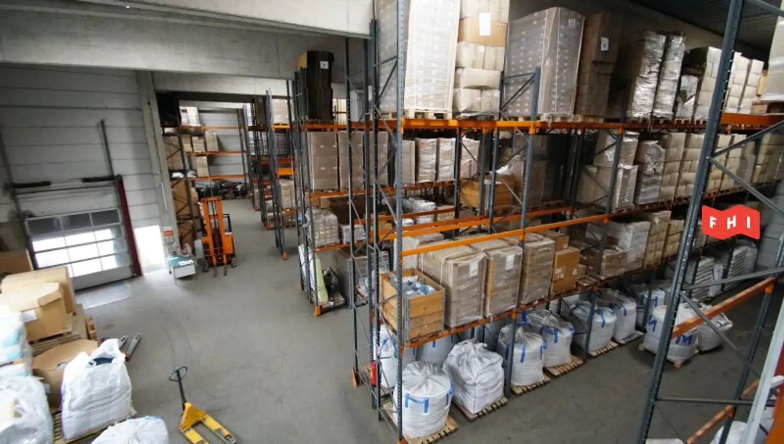 Logistikfläche***2 Hallen***30 Stellplätze***Ausbaupotential***