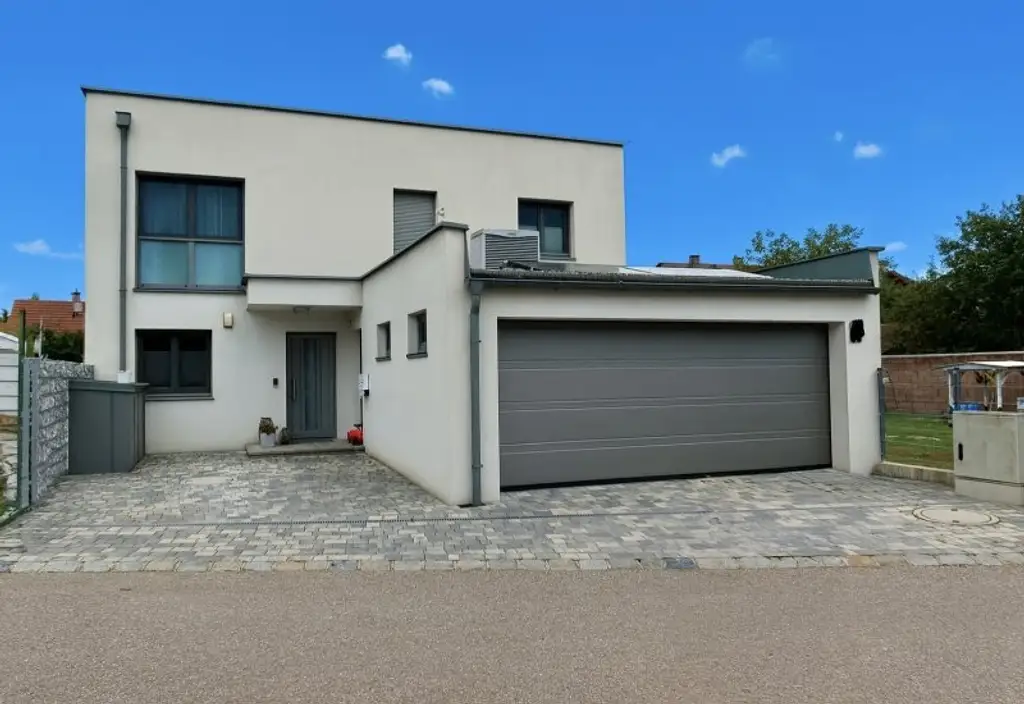 Modern Living in Enzersfeld – stilvolles Einfamilienhaus mit Garten & Pool