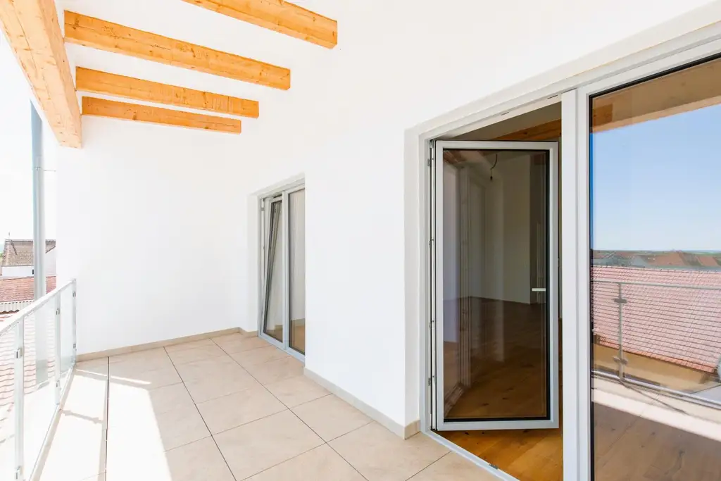Modern Wohnen mit Balkon, Seeblick und Abstellplatz