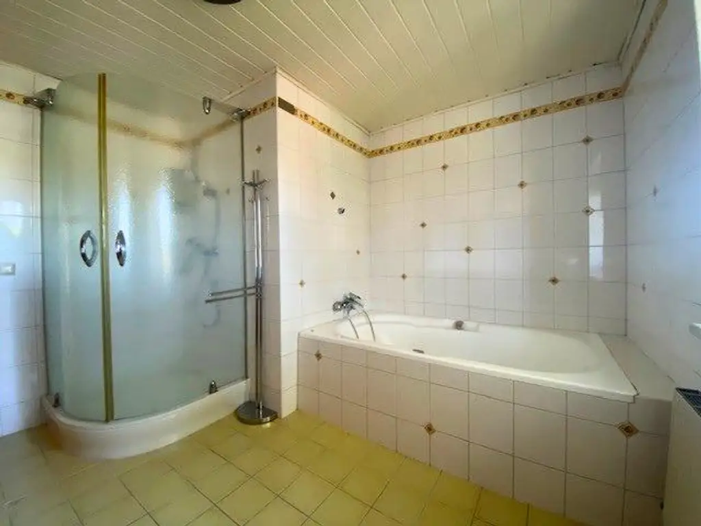 Mehrfamilienhaus in Wiener Neustadt- viel Platz für Generationen!