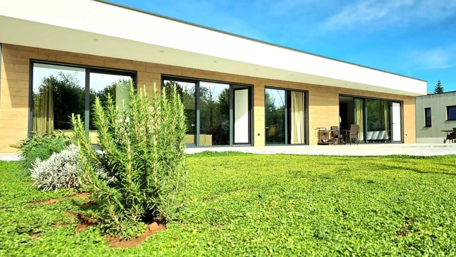 80FCB54D-4472-4028-A02C-2CA020673B4F_1_105_c