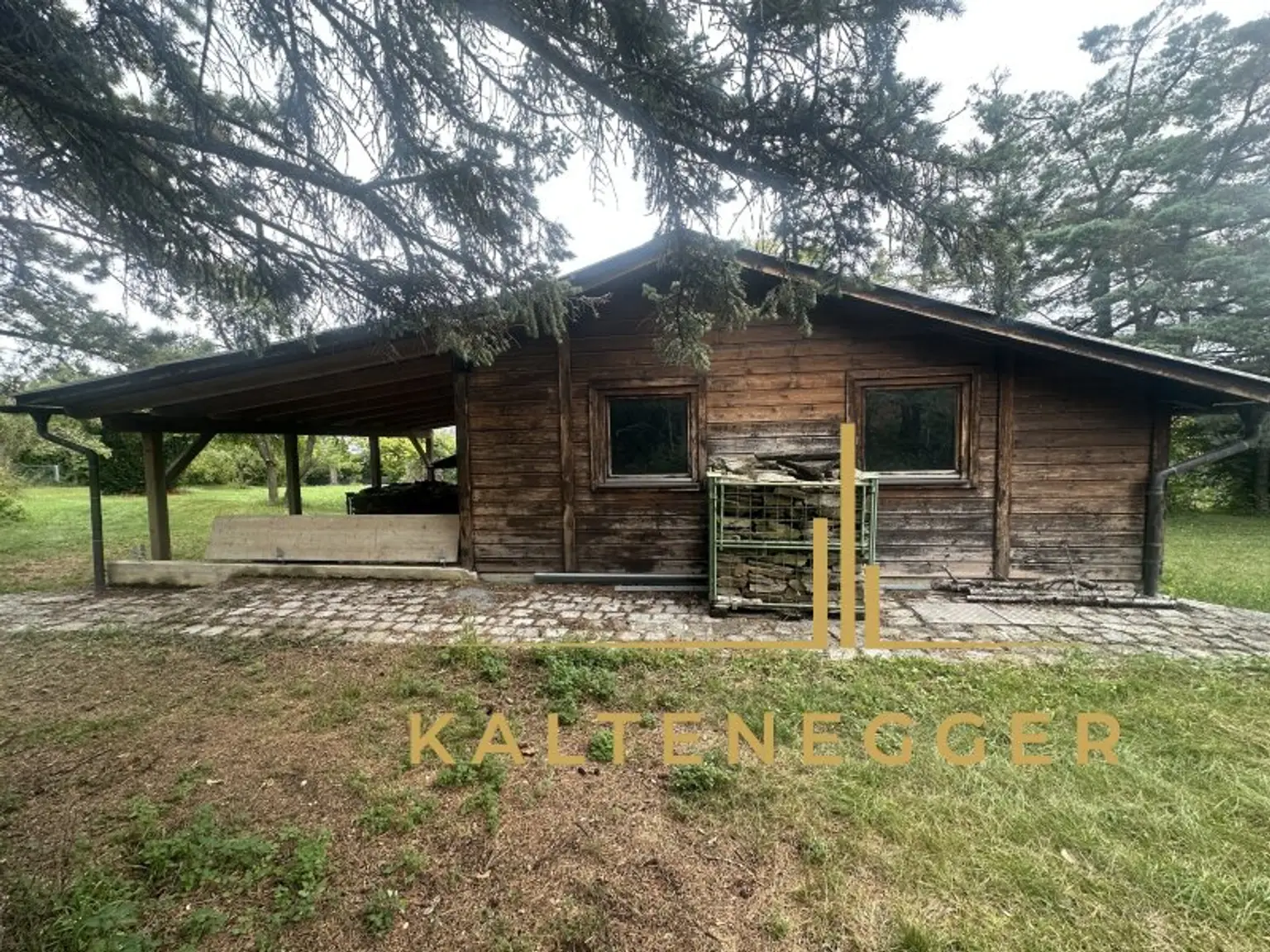 Einzigartiges Baugrundstück mit Holzhütte