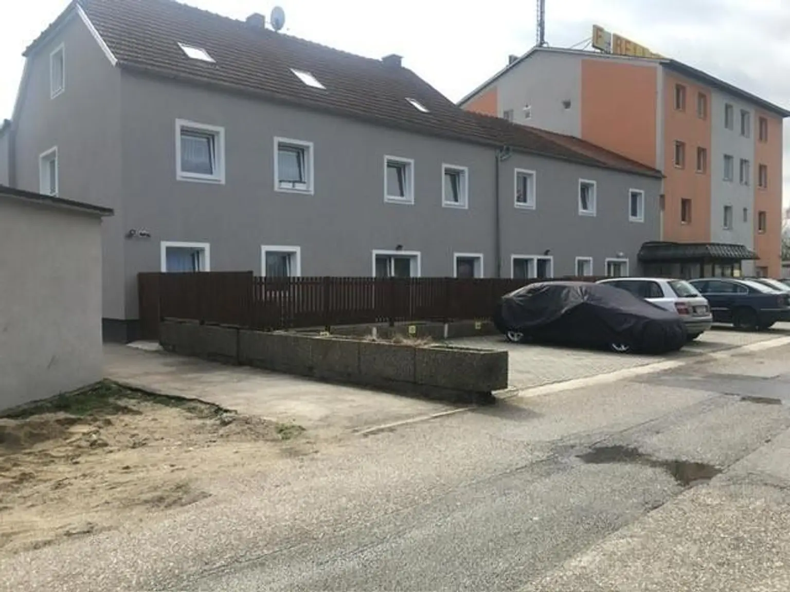 Zinshaus mit 59 Wohneinheiten plus 1 Büro  voll vermietet- FORELLENHOF