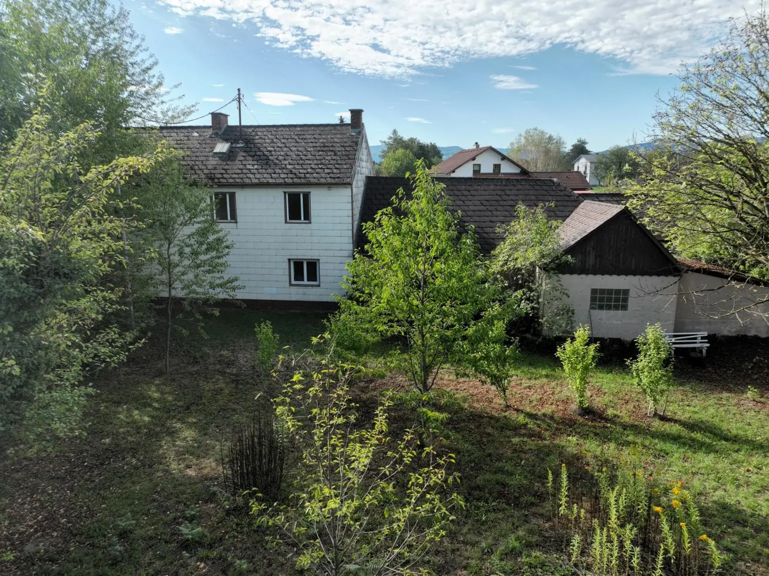 Hausansicht von Norden mit Naturgarten