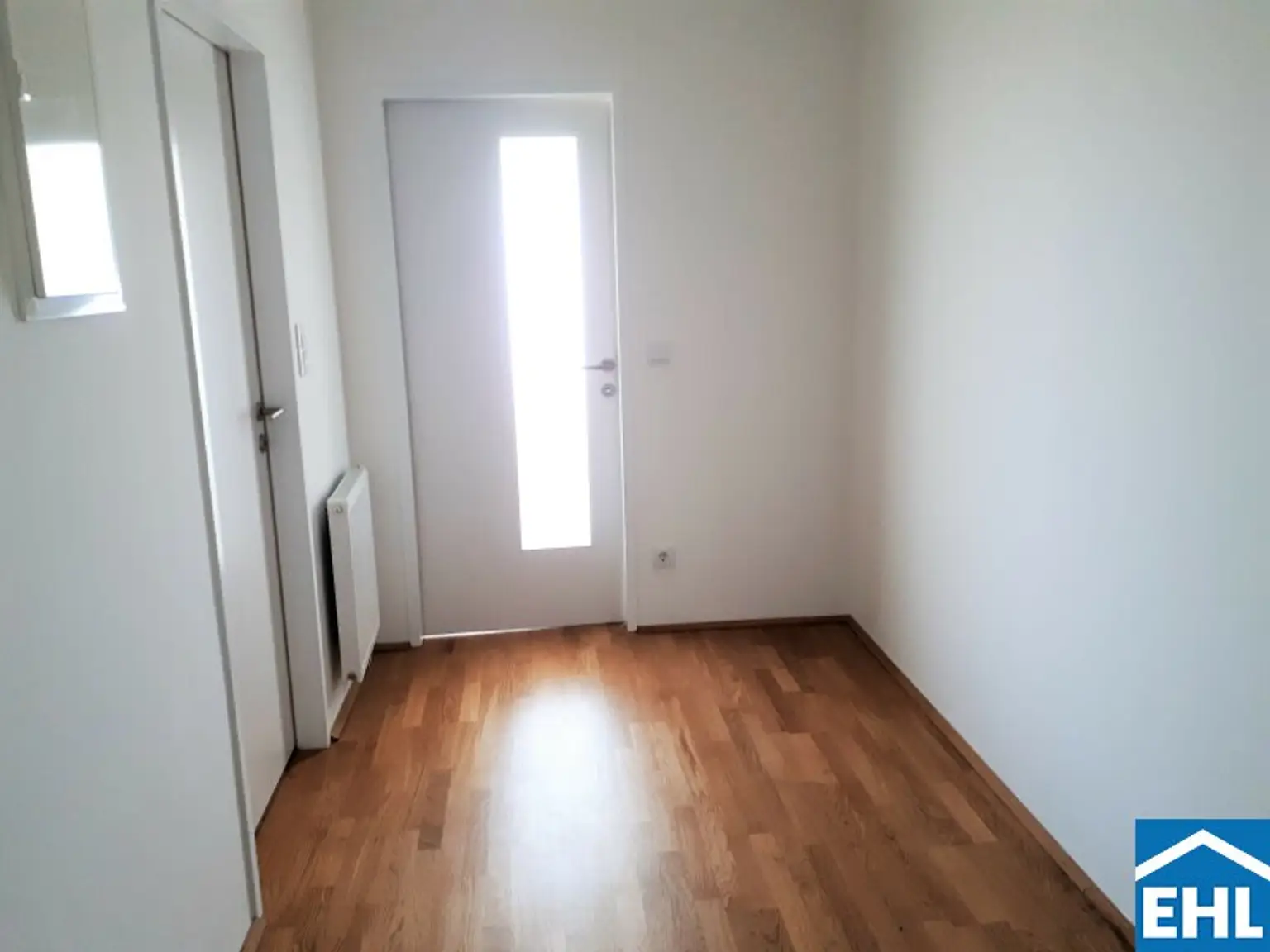 Schöne 2 Zimmer Wohnung mit Loggia in zentraler Lage