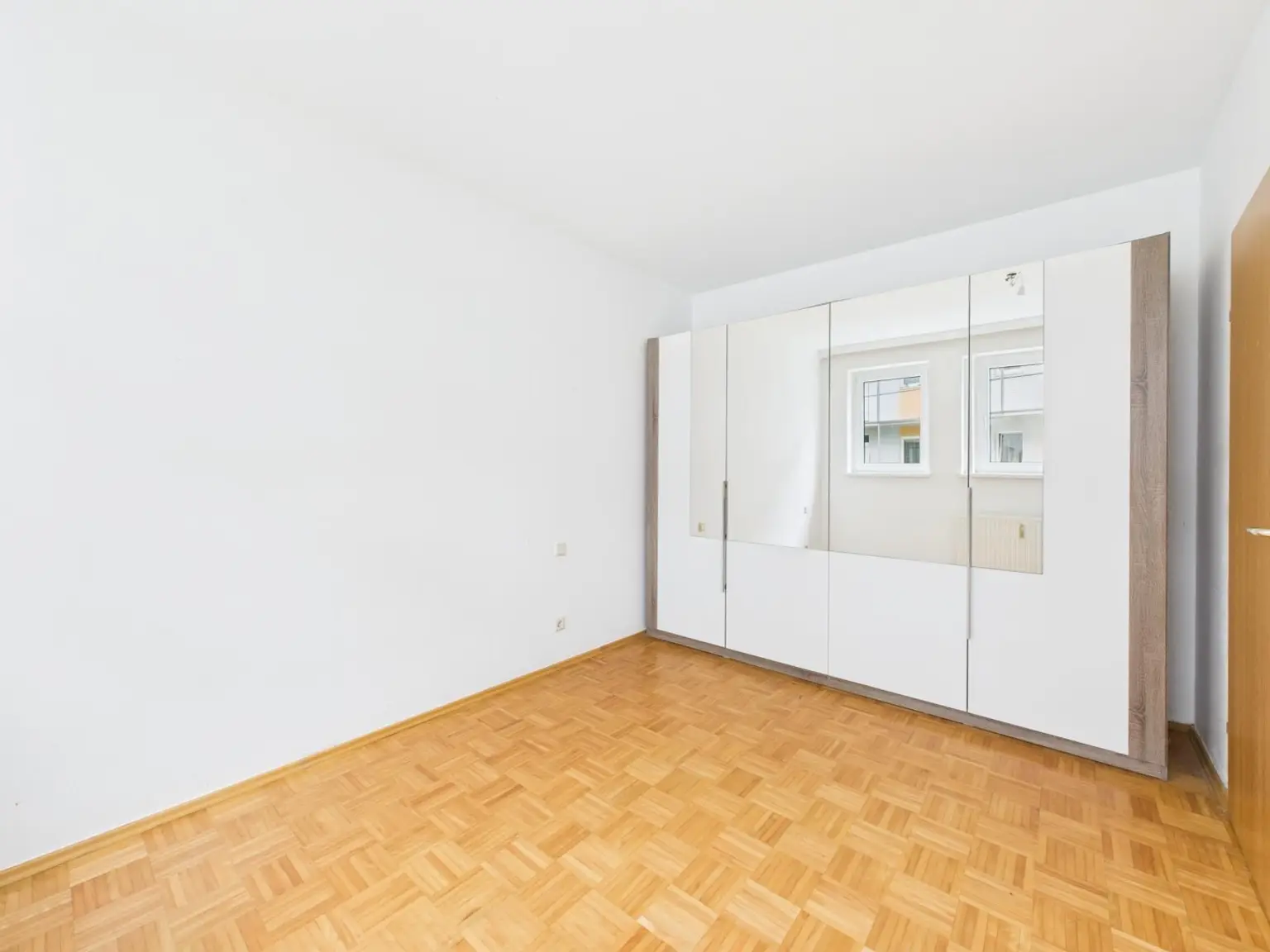 LINZ / URFAHR (PLESCHING): Perfekt aufgeteilte WOHNUNG mit ca. 44,4 m² Wohnfläche + Eigengarten ca. 28,7 m²