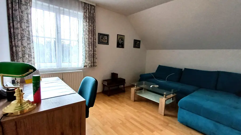 Doppelhaushälfte mit Keller, Garten, Carport und Lounge