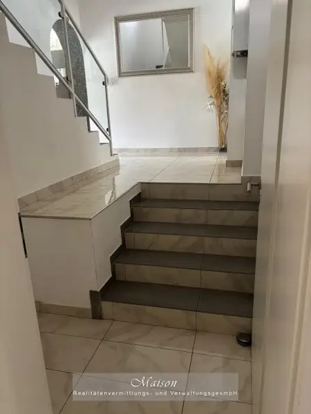 NEUWERTIGES EINFAMILIENHAUS AUF WUNDERSCHÖNEN GRUNDSTÜCK IN SONNIGER, RUHIGER SIEDLUNGSLAGE