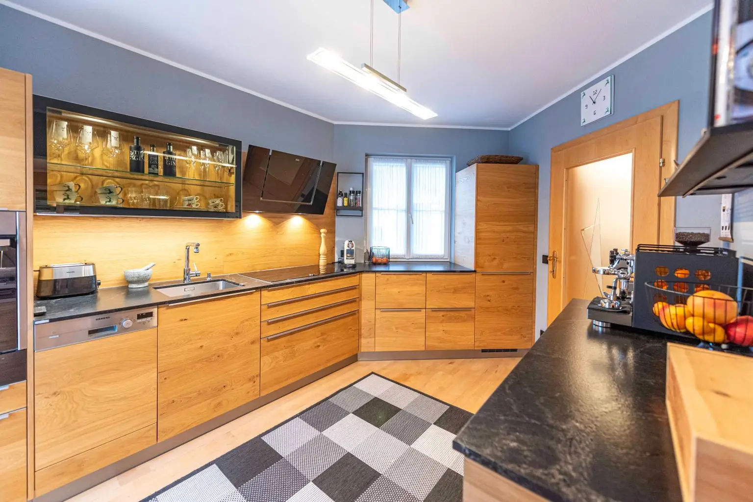 Küche mit Ausgang auf die Terrasse