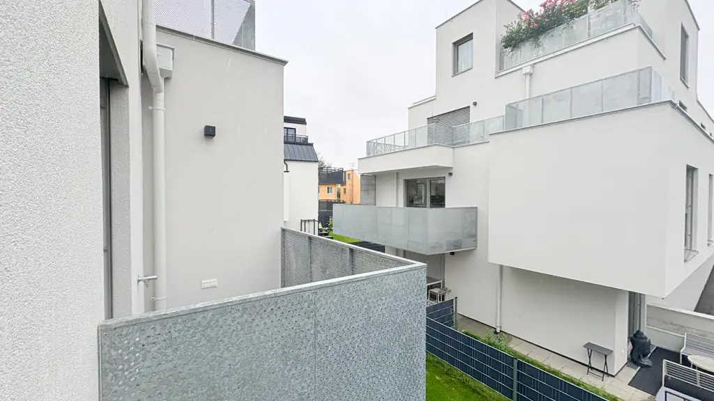Tolle Wohnung statt Hinterholz, in deckengekühlter Ruhelage ca. 53m2 (weitere 2 Zimmer mit Balkon frei), Stellplatz möglich und erwünscht!!