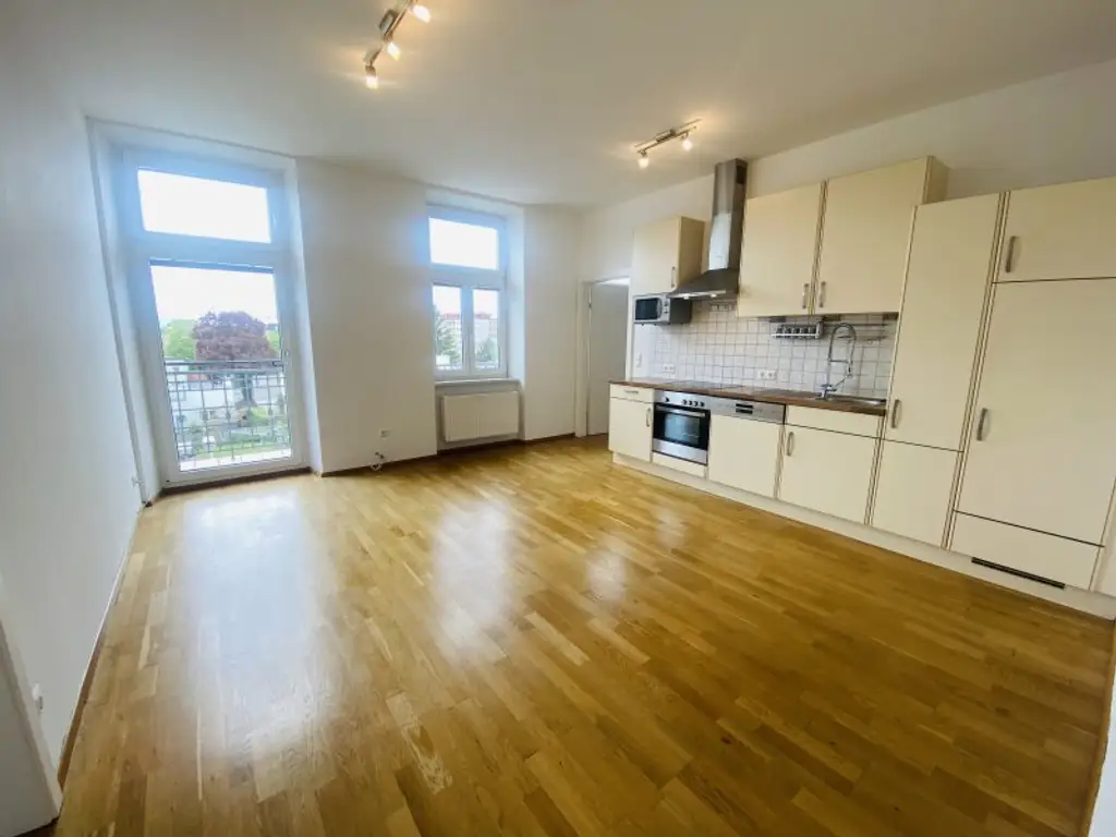 Sonnige 4-Zimmer Wohnung + Südbalkon..beste Wohnlage!