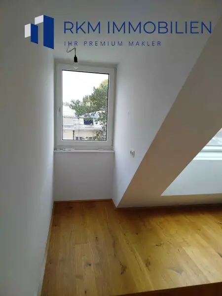 TOP - Neuwertige Dachgeschosswohnung in 1210 Wien – ca. 70 m², 3-Zimmer, ca. 23m² Terrasse und Garagenstellplatz - absolute Ruhelage
