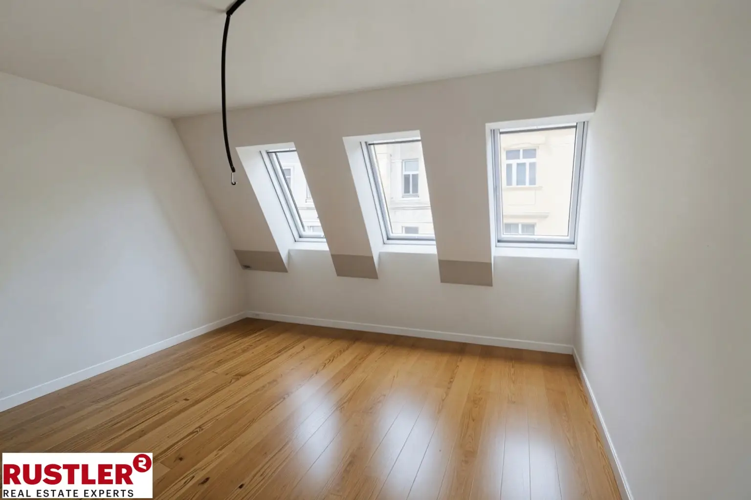3-Zimmer-DG- Wohntraum mit Balkon - Nähe Kutschkermarkt