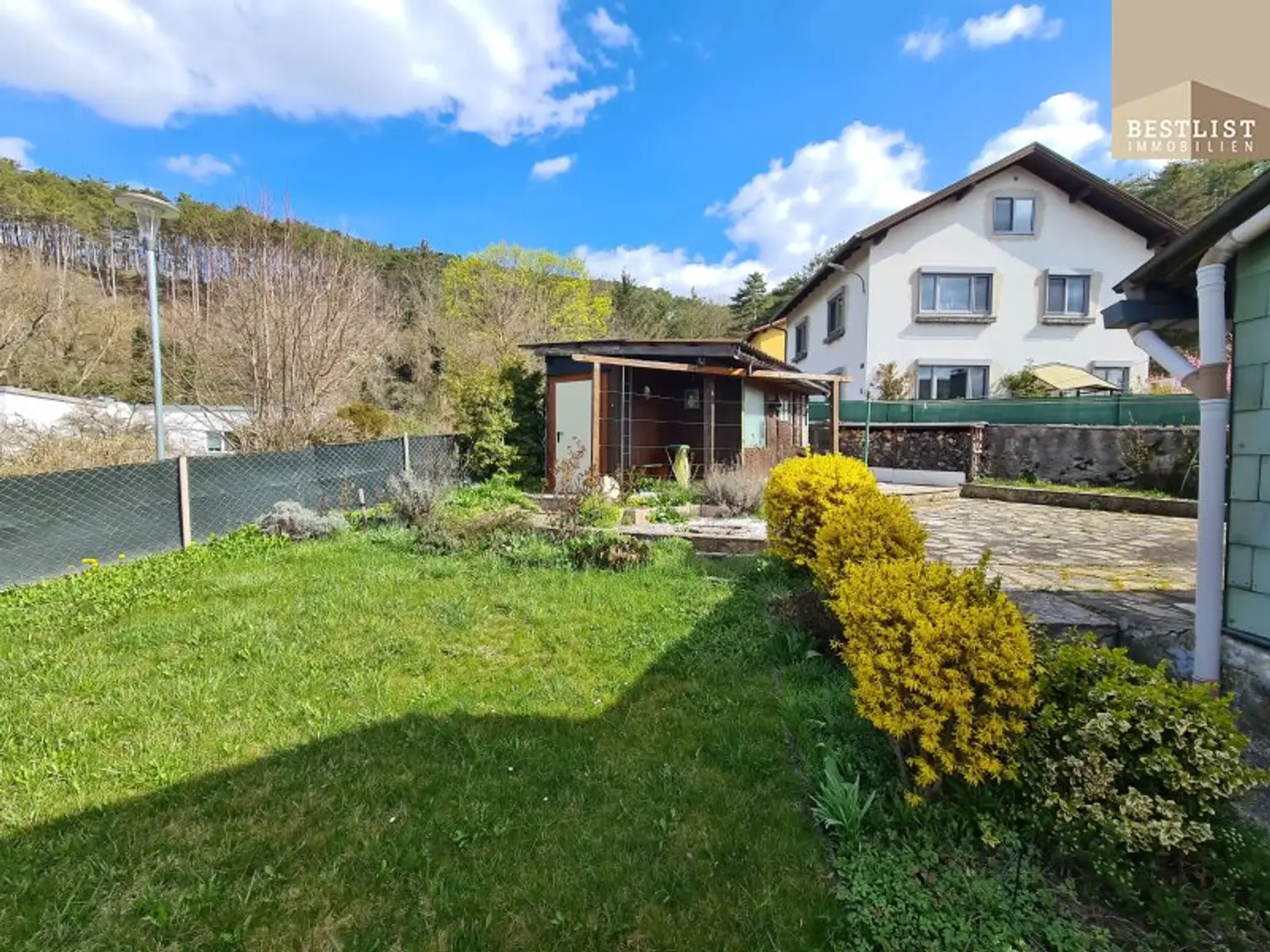 4 Wohnungen - 1 Gebäude - Perfektes Mehrfamilienhaus