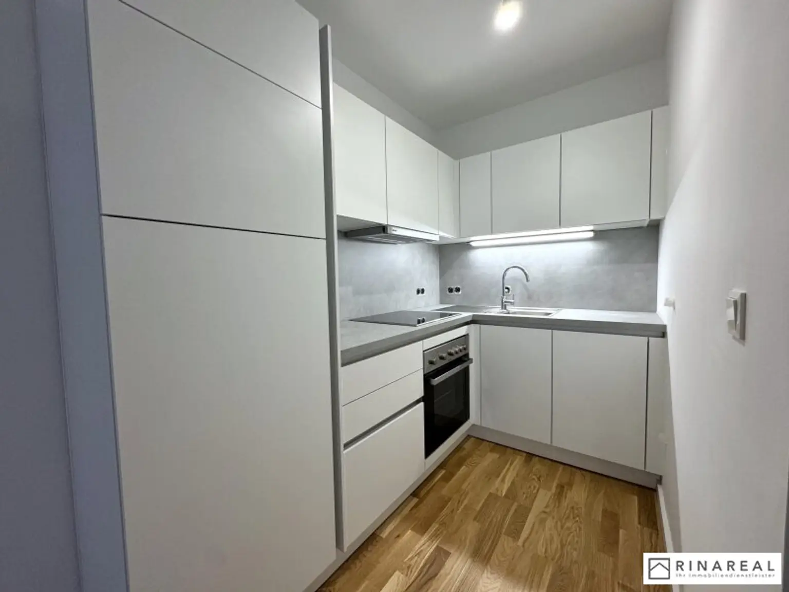 Blumengasse - 2 Zimmer Wohnung mit Balkon | Neubau - Zweitbezug | Klimaanlage | Einbauküche | zzgl. Tiefgaragenstellplatz | ab 1. Dezember 2025