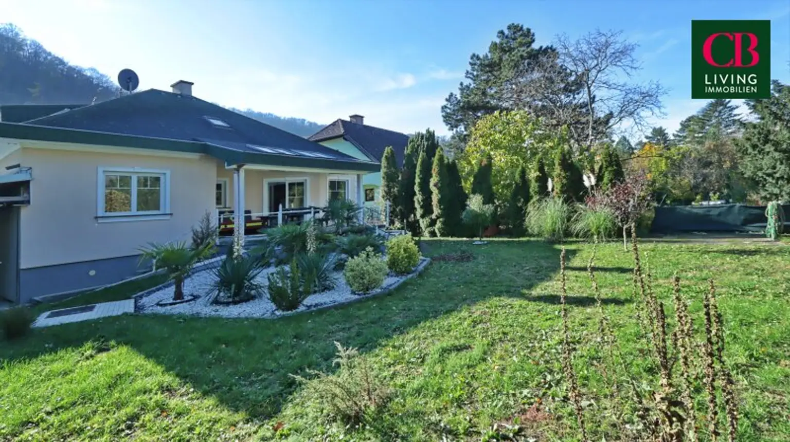 Großzügige Villa mit gepflegtem Garten