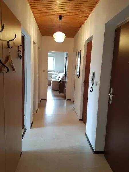 4-ZIMMER WOHNUNG MIT GROSSER LOGGIA
