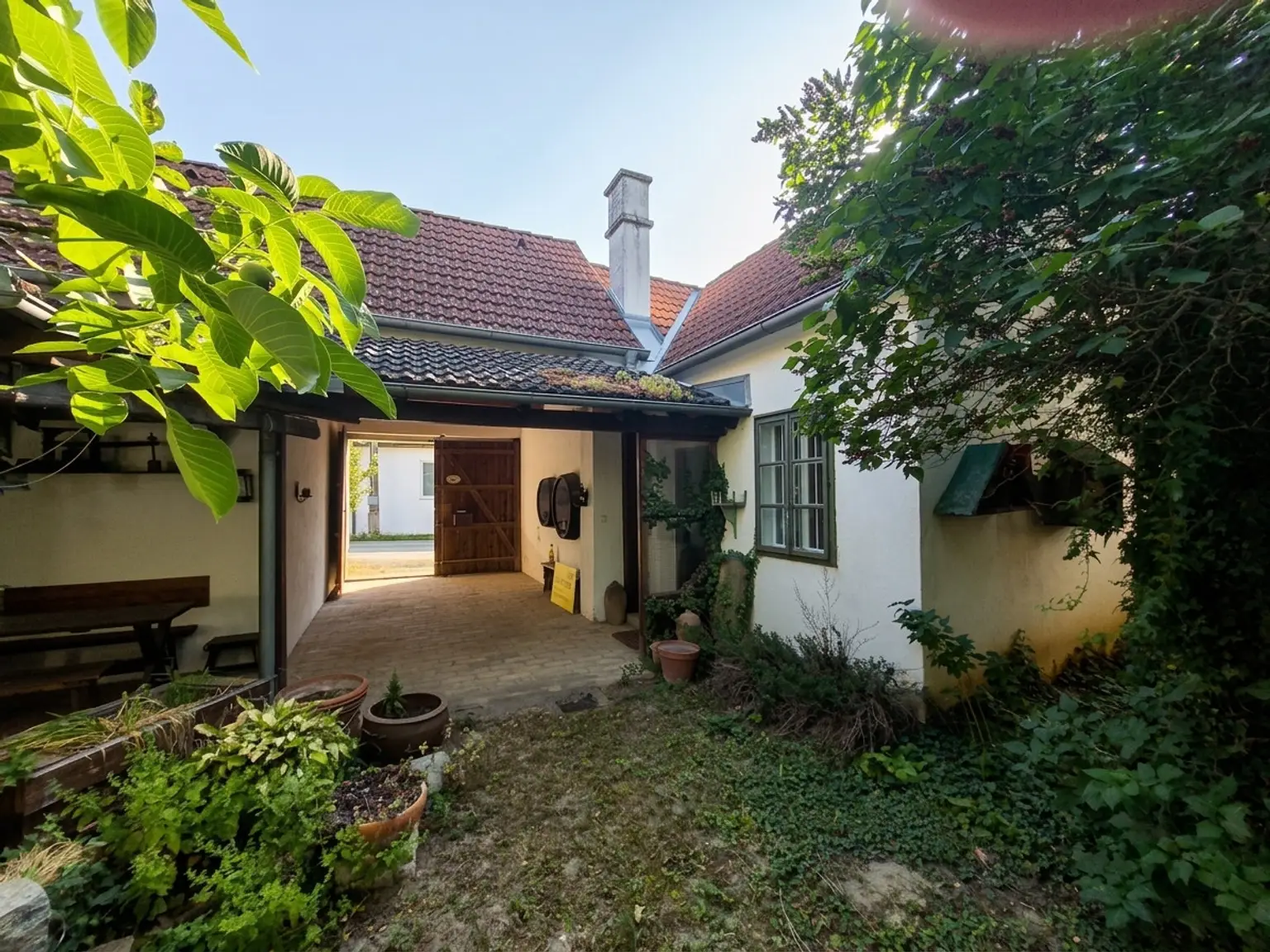Gartenansicht zur Toreinfahrt