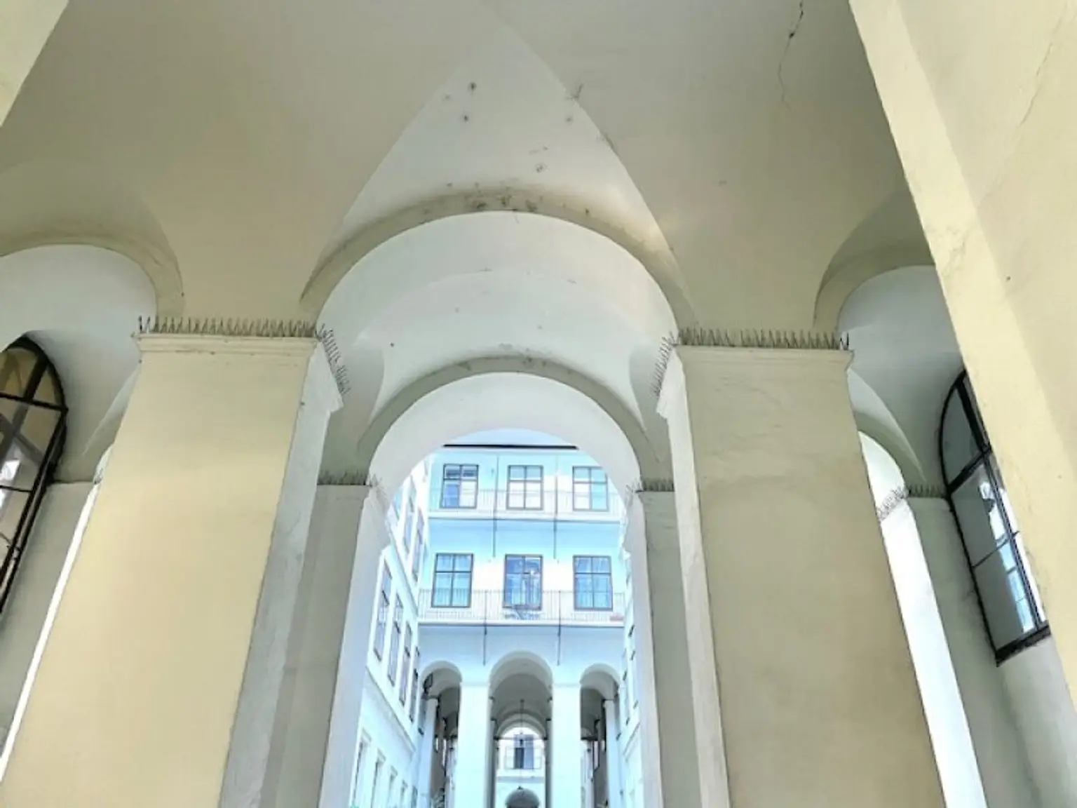 WOHNEN im 7-ten HIMMEL - INNENSTÄDTISCHE EigentumsWohnung - ELEGANTE Klassische Wiener-Altbau-Wohnung mit 2-Zimmern in Top Lage am SPITTELBERG - DURCHHAUS!