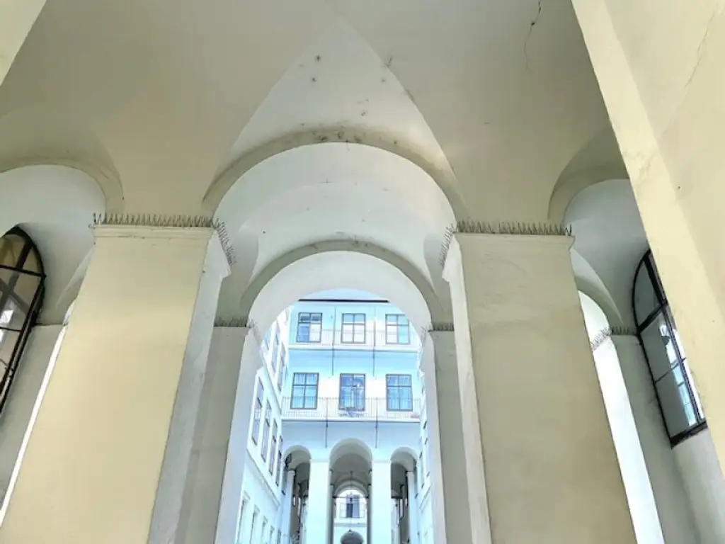 WOHNEN im 7-ten HIMMEL - INNENSTÄDTISCHE EigentumsWohnung - ELEGANTE Klassische Wiener-Altbau-Wohnung mit 2-Zimmern in Top Lage am SPITTELBERG - DURCHHAUS!