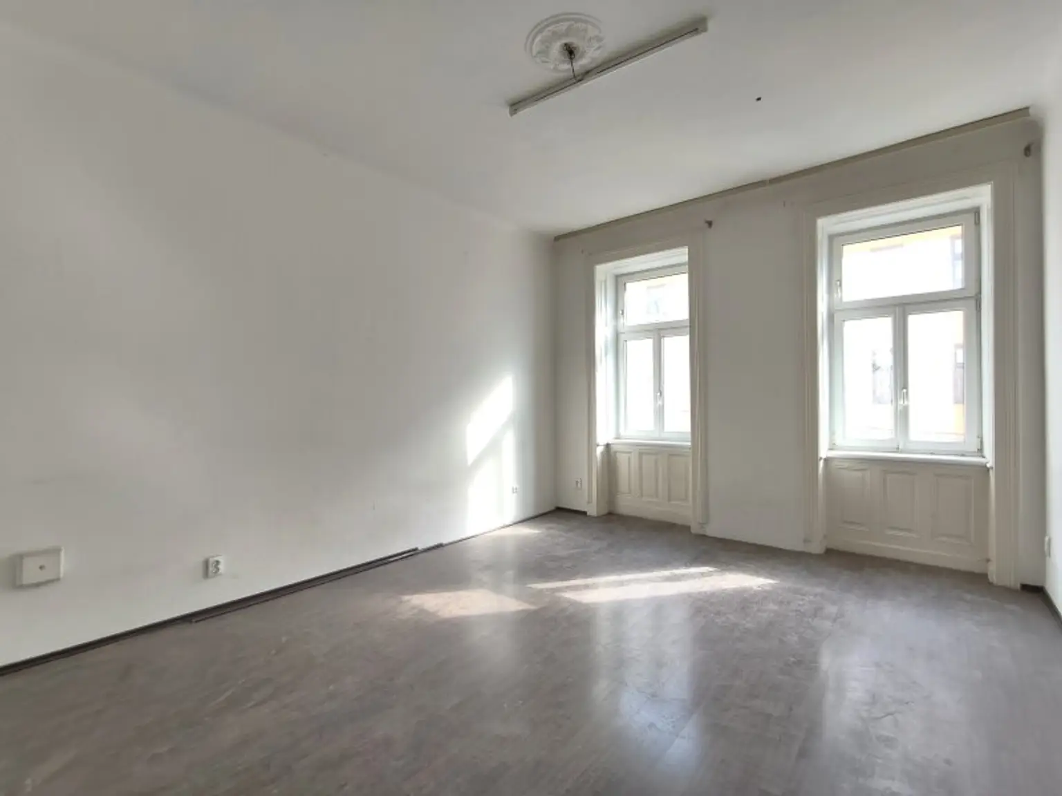 Charmante Altbauwohnung mit tollem Potenzial – Ihre Chance zur Selbstverwirklichung - Nahe U3 Hütteldorfer Straße