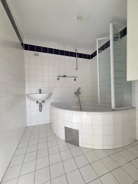 Atelierartige Dachgeschoss - Loftwohnung mit Terrasse