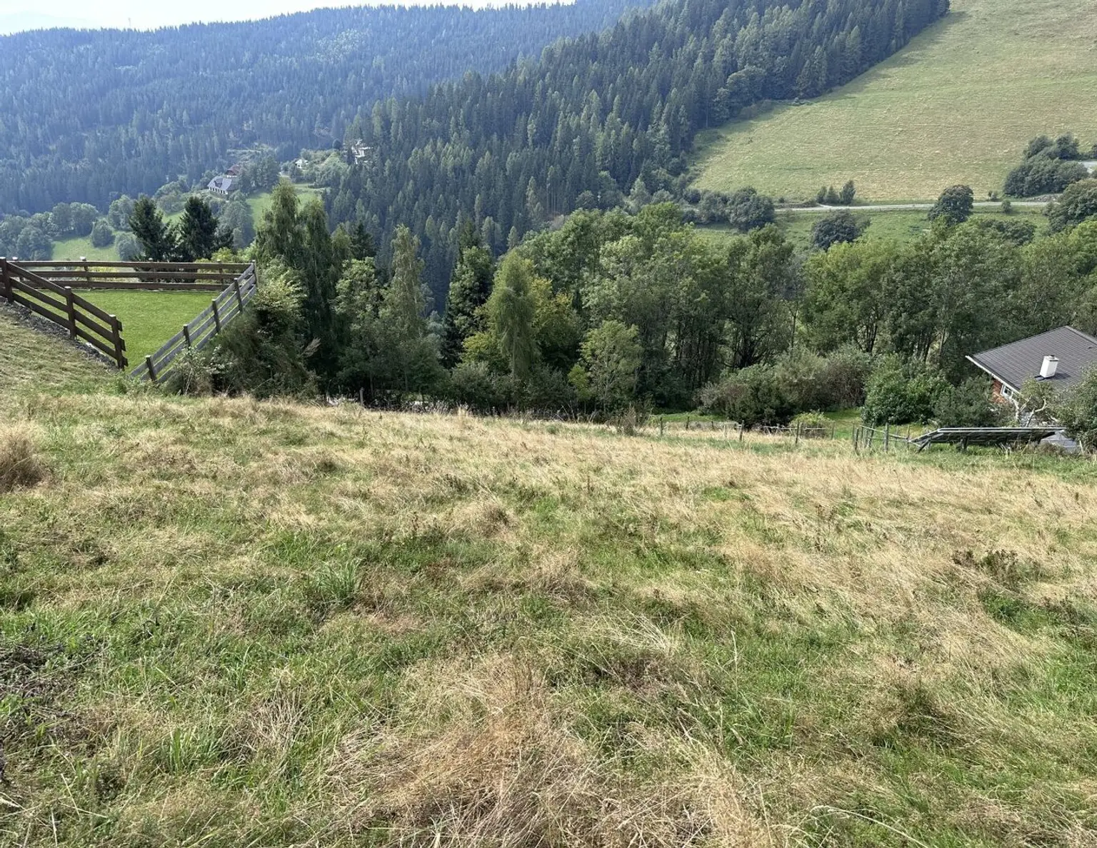 "Sonnenverwöhntes Grundstück in Traumlage und vielseitigem Potenzial!