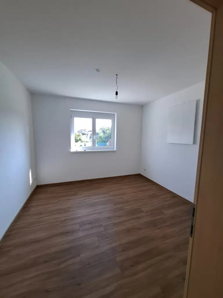 4-Zimmer-Wohnung im 1. OG eines kleinen Mehrparteienhauses zu vermieten