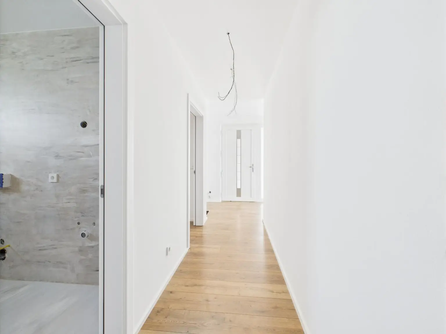 Wels-West: Luxuriöse Doppelhaushälfte mit Salzwasserpool, smarter Hausechnik & 149 m² Wohnfläche
