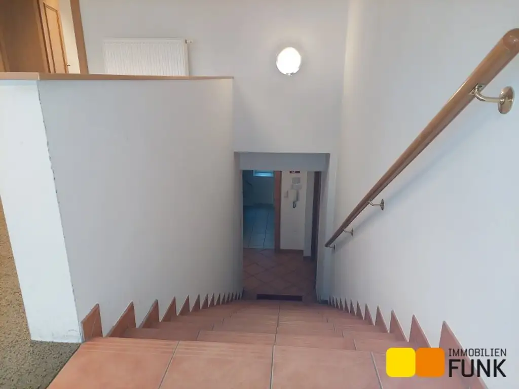 Attraktives Büro mit eigener Garage und zusätzlicher Lagerfläche