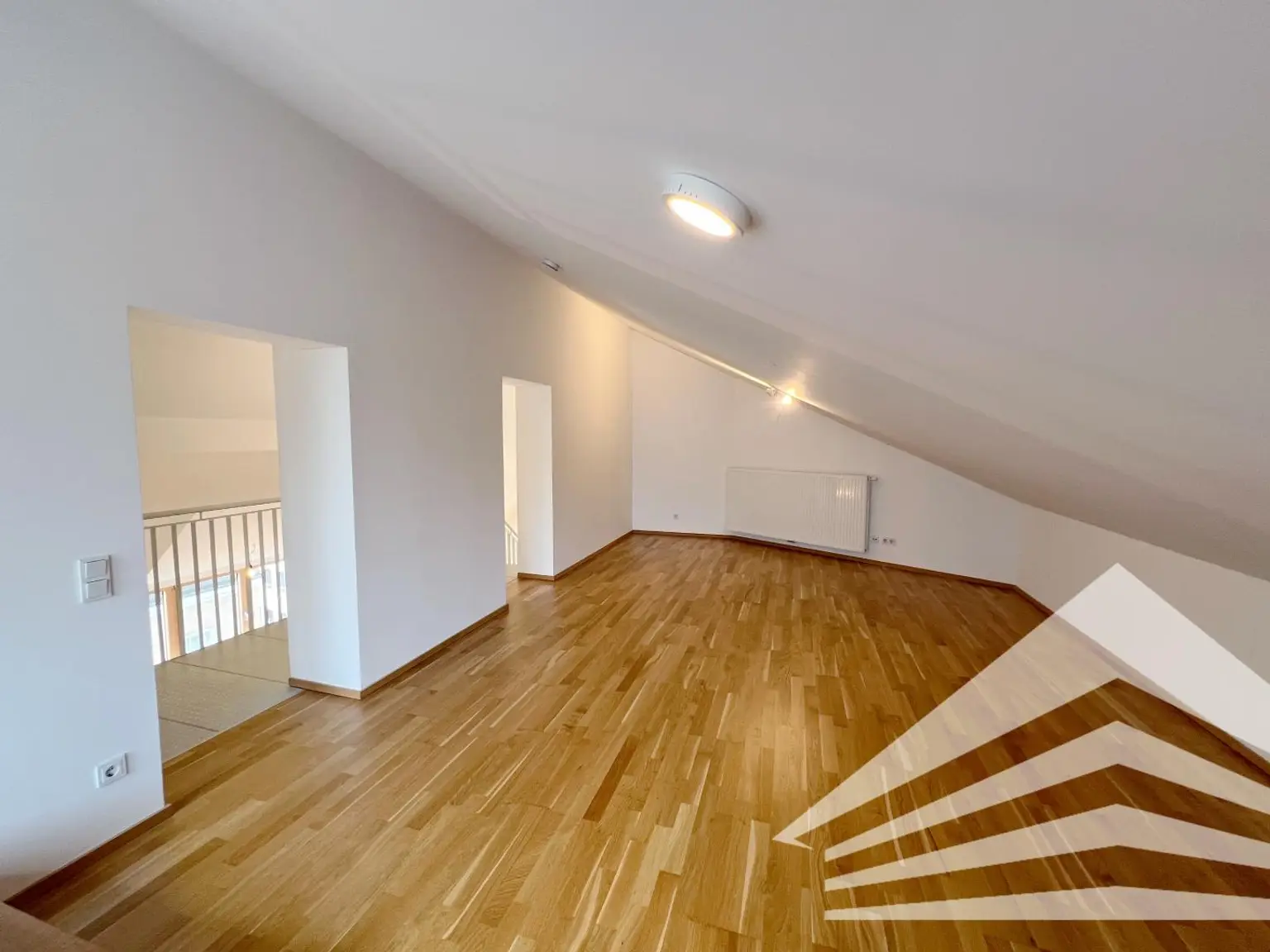 Sensationelle Maisonette-Innenstadtwohnung nahe dem Volksgarten und Musiktheater!