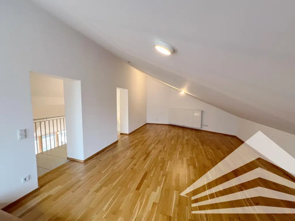 Sensationelle Maisonette-Innenstadtwohnung nahe dem Volksgarten und Musiktheater!