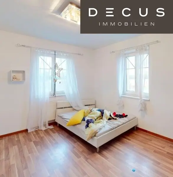 TRAUMHAFTES EINFAMILIENHAUS MIT MIT WOHNKÜCHE, 4 SCHLAFZIMMERN UND GROSSEM GARTEN