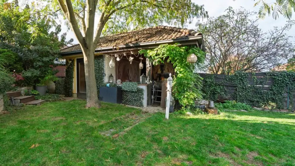 Paradies-Liebhaber aufgepasst! Detailreiches Ein oder Mehrfamilienhaus!