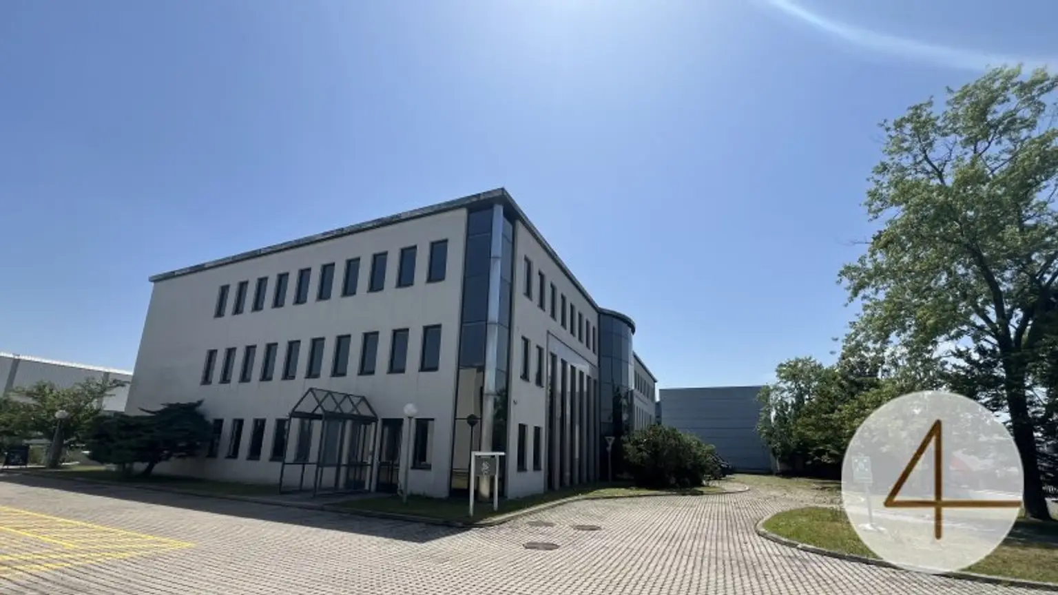 ab 8 €/m2 Büroflächen bis 2.200m2 - individuell Flächengrößen verfügbar -  Parkplätze - Kantine im Haus - gute Verkehrsanbindung