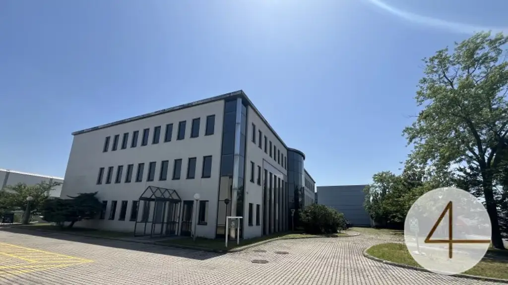 ab 8 €/m2 Büroflächen bis 2.200m2 - individuell Flächengrößen verfügbar -  Parkplätze - Kantine im Haus - gute Verkehrsanbindung