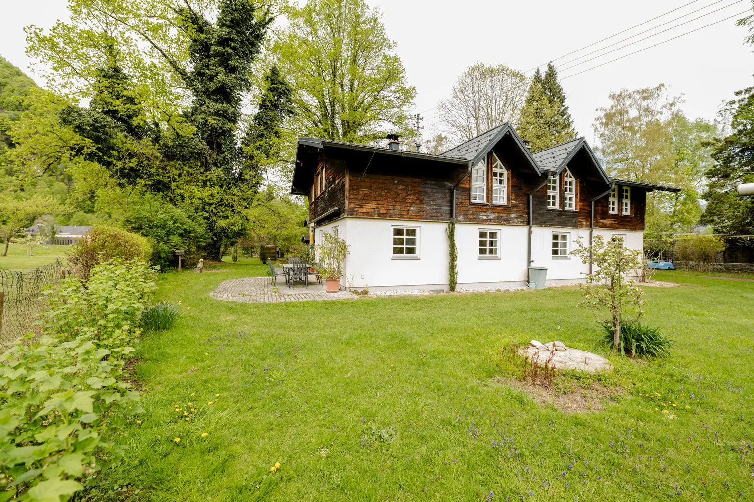 Ihr Zuhause am Mondsee – charmanter Altbau auf großzügigem Sonnengrundstück
