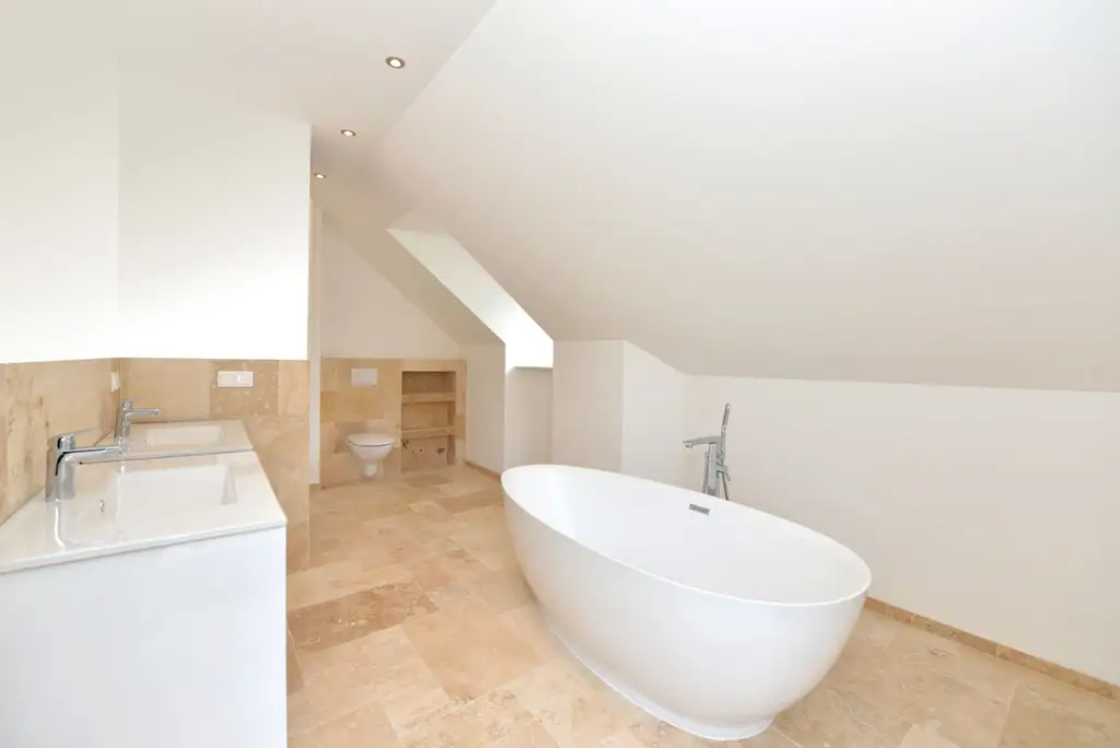 GROßZÜGIGE VILLA IN PURKERSDORF MIT 426 M², SAUNA, POOL, WINTERGARTEN & BESTER ANBINDUNG NACH WIEN