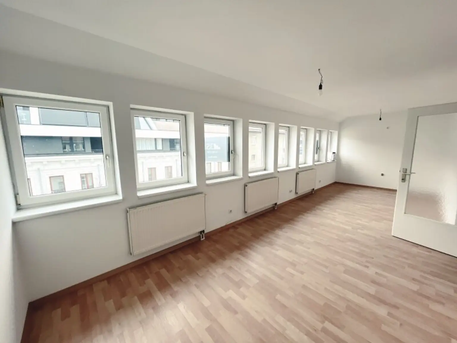 Wohntraum über den Dächern Wiens! Dachgeschoss-/ Maisonette-/ Terrassen-Wohnung mit fantastischem Fernblick!