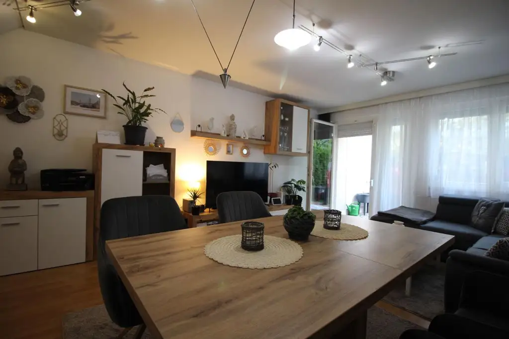 Schicke Gartenmaisonette mit Loggien, Balkon und Garage