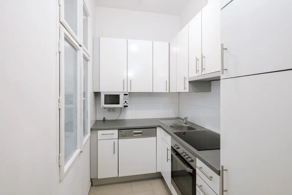 Sehr gepflegte 2 Zimmer Altbauwohnung in sehr guter zenraler Lage von Döbling!