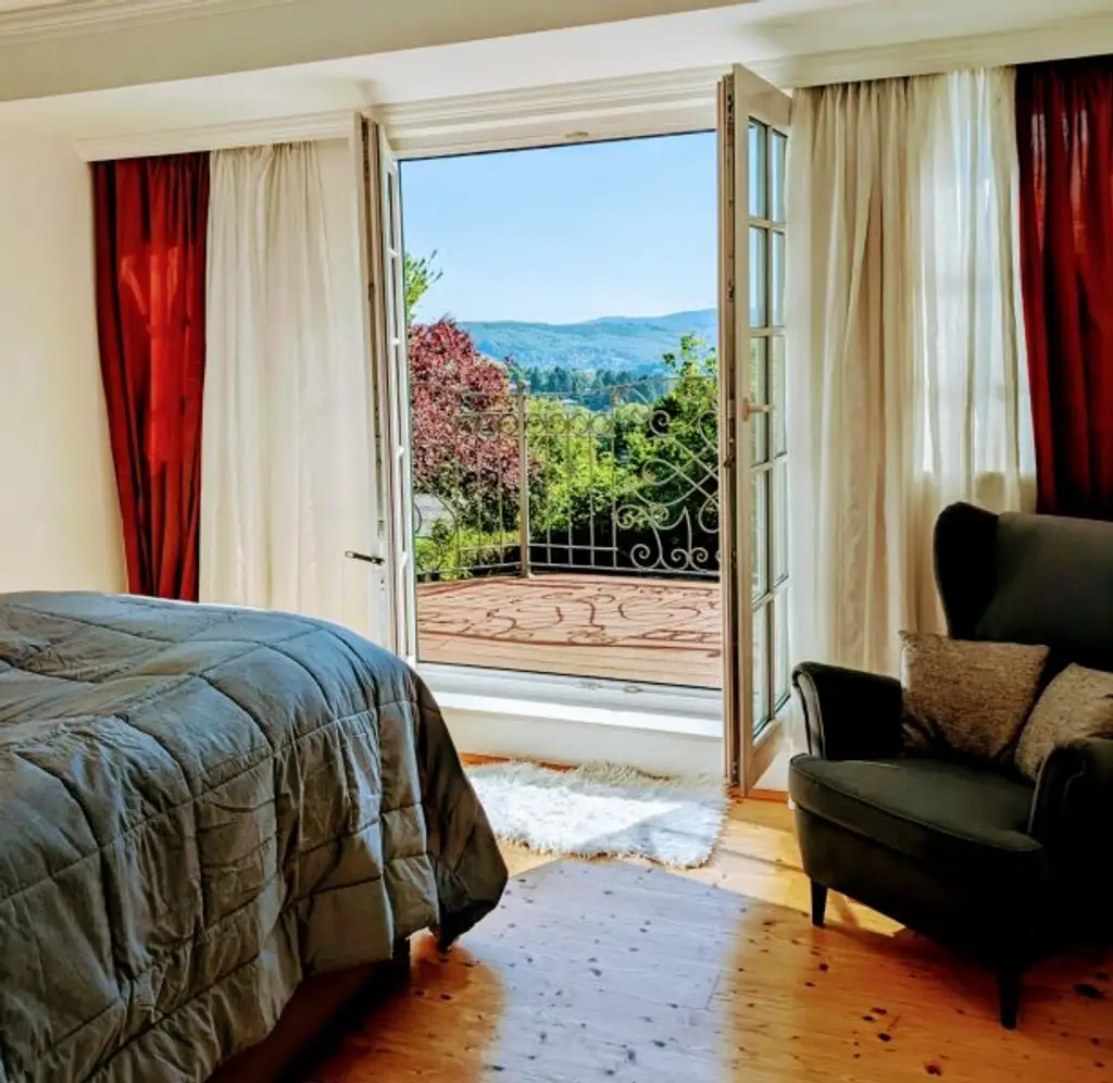 Wunderschöne Villa mit Pool und weitläufigem Grundstück, Nähe Pressbaum