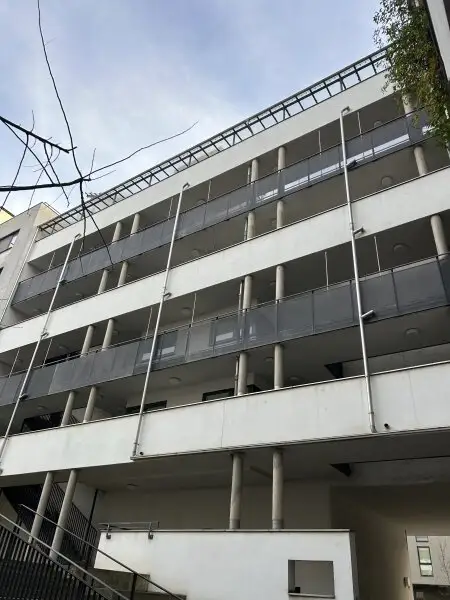 Bright 3-Room Apartment with Southeast-Facing Loggia in Prime Location – Near U1 Kagran & Donauzentrum